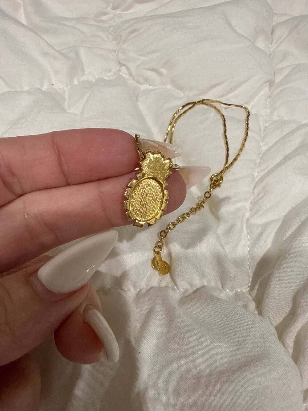 Vintage Christian Dior Gold Tone Oval Rhinestone Medallion Pendant Necklace - Picture 3 of 4